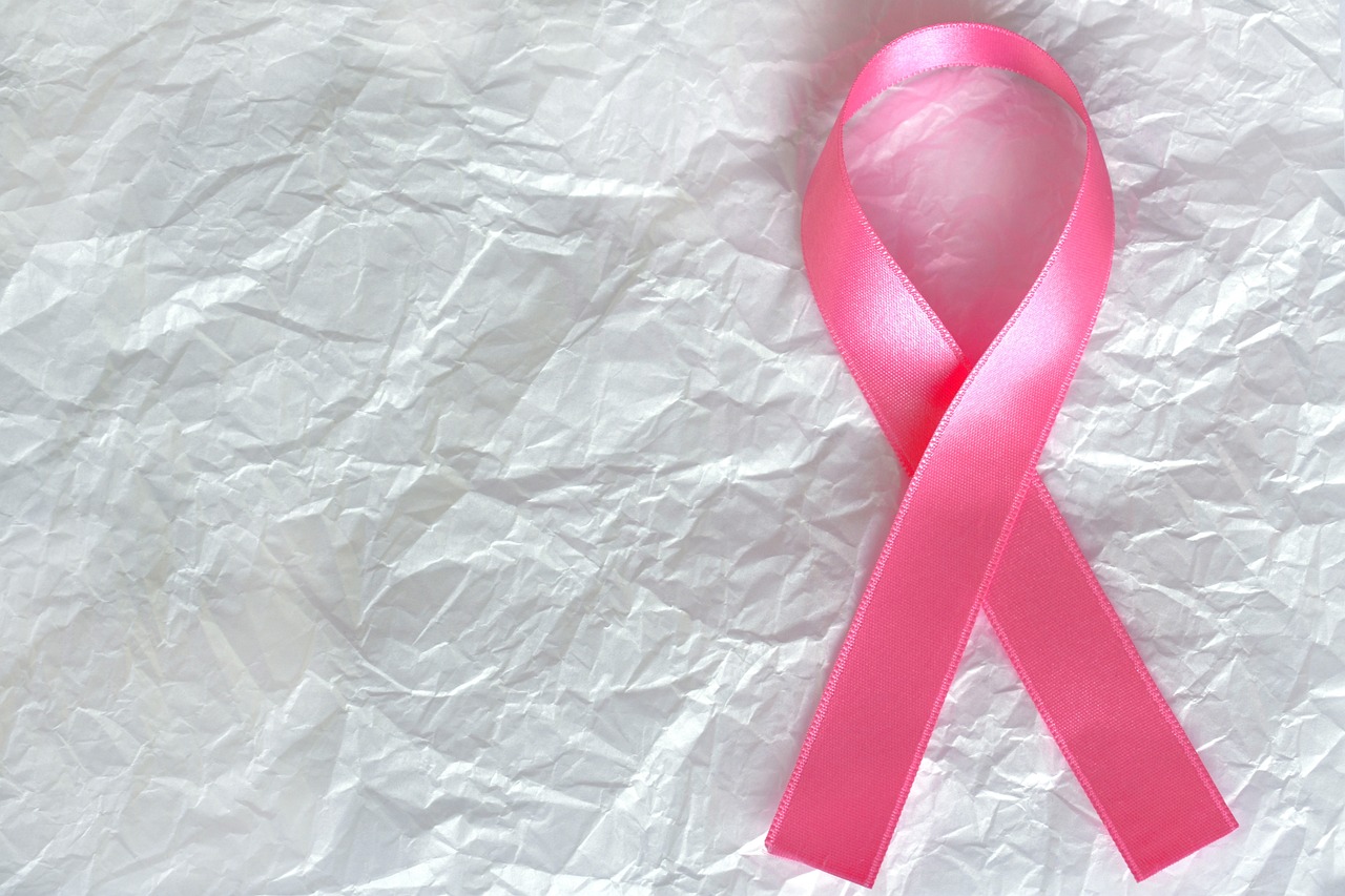 fiocco rosa foglio tumore.jpg